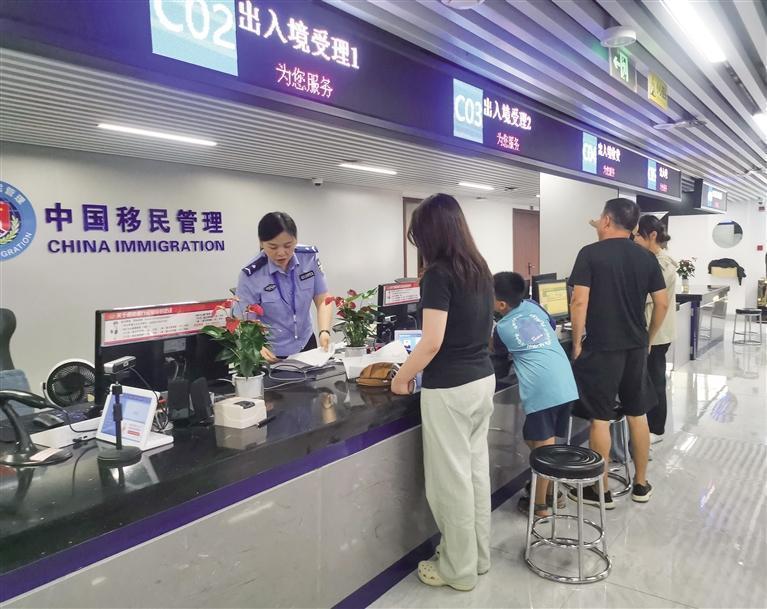 政務中心“煥新顏” 便民服務上臺階