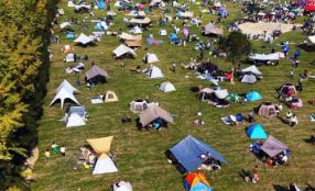 愛護環境，莫讓青草地，成為垃圾場